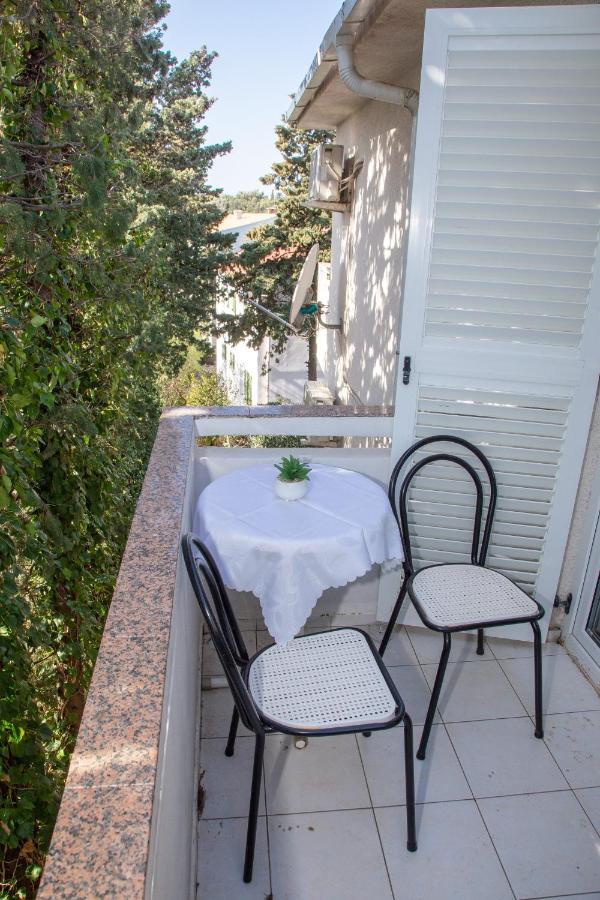 Rooms Magnolia With Pool Novalja Exterior photo